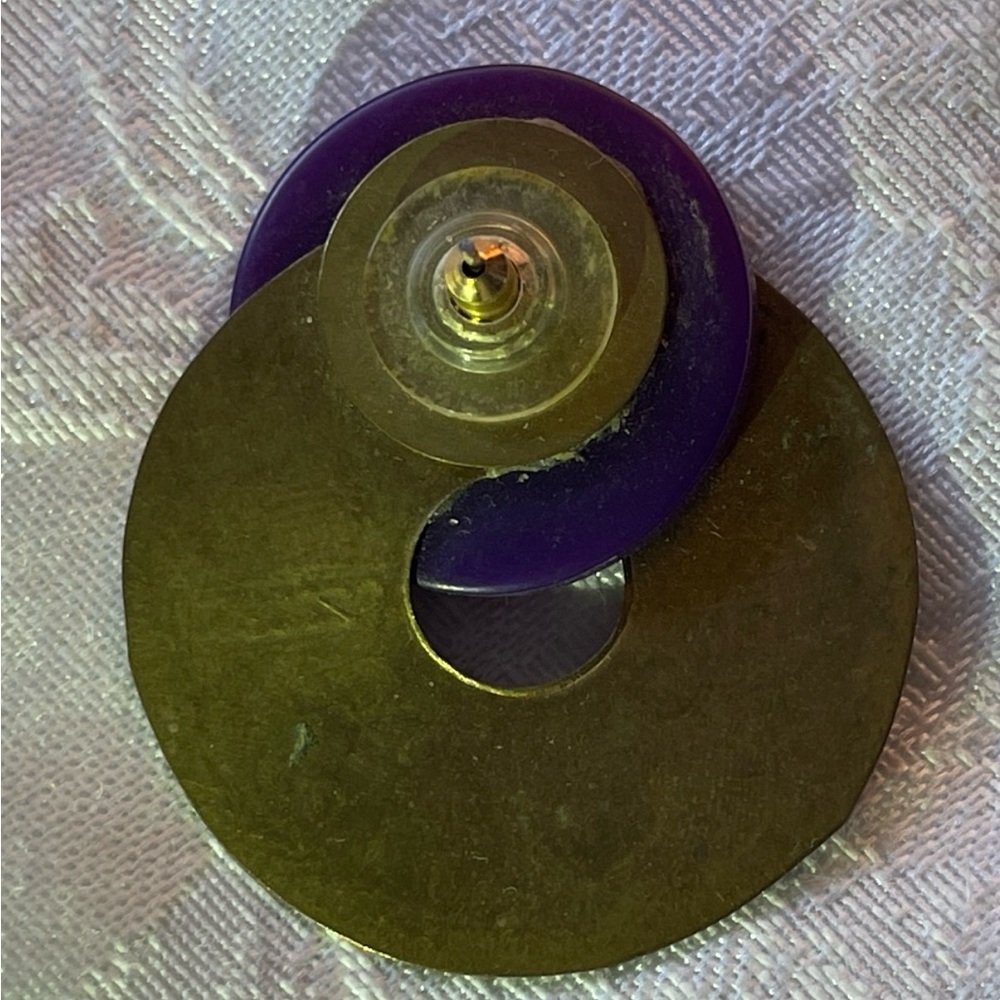 Vintage 1980’s brass and purple circular etched Boho earrings. - Picture 3 of 3